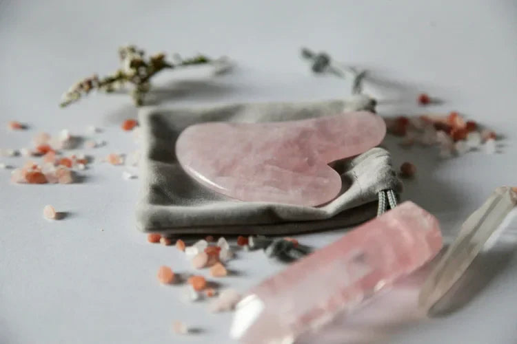 Gua Sha für reife Haut - Professionelle Anleitung einer Lymphdrainage-Expertin